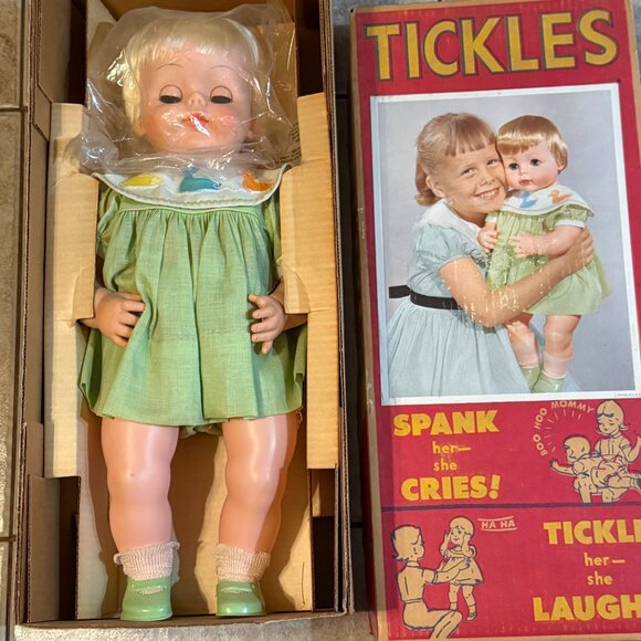 VTG Tickles Doll By Deluxe 1963 w Original Box Automatic Voice System Untested - Picture 2 of 3